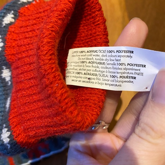 Knit Cabin Moose Slipper Socks with Maple Leaf motif, about a S-M or 4-8 - Picture 4 of 6